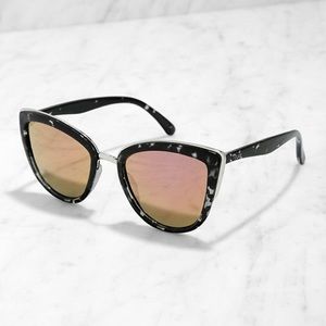 Quay My Girl Sunglasses (Black/Pink)